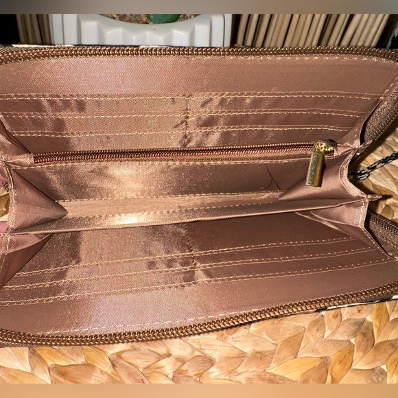 NWT Simply Southern Quilted Phone Wallet in Aztec Print - Picture 7 of 9